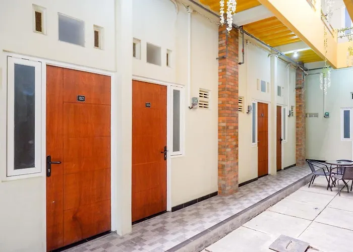 RedDoorz near Bandara Ahmad Yani Semarang Hotel